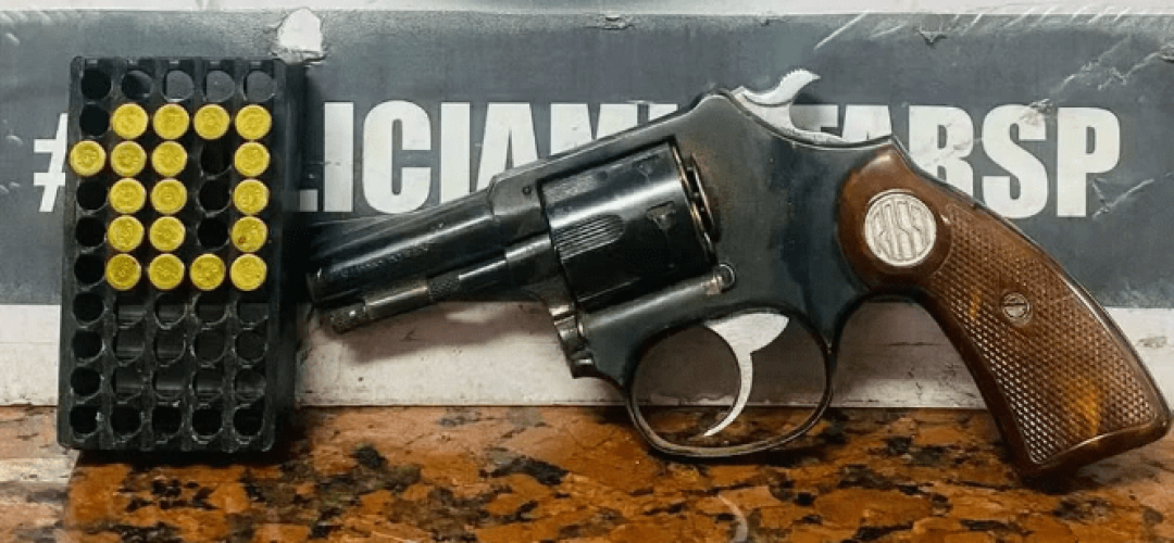 Arma apreendida pela PM durante atendimento do caso (Foto: Polícia Militar)