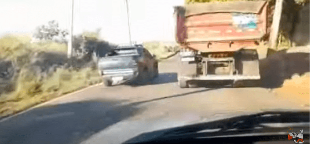 carro do detran utrapassando