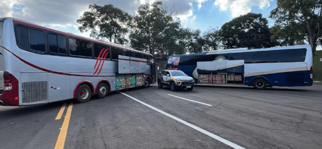Dois homens foram presos em flagrante por contrabando na Rodovia Presidente Castello Branco, em Tatuí (Foto: Divulgação/Polícia Rodoviária)