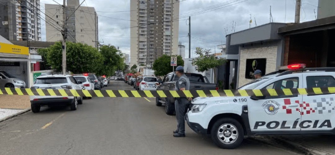 homem-arma-mae-piracicaba-150224