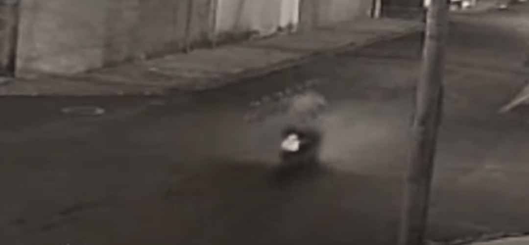 motoqueiro atingi mulher